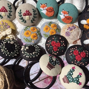Gestickte Knopfhaargummi, Blumen-Bienen-Fuchs-Pilz-Kaktus-Stickerei, Haarschmuck für Kleinkind-Mädchen und Frauen, niedliches Haar elastisch