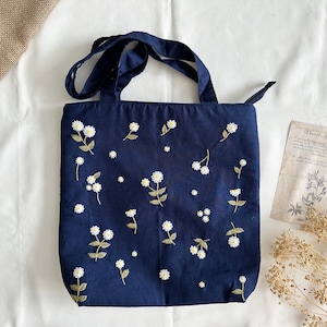 Handbestickte Daisy Leinentasche, niedliche kleine Gänseblümchen Stickerei Markttasche, ästhetische Tasche, handgemachte Einkaufstasche, umweltfreundliche Einkaufstasche