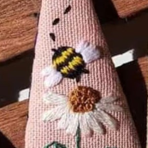 Daisy Bee bestickte Haarspangen für Frauen Mädchen, bestickte Haarspange, Blumen-Druckknöpfe, handgemachte Haarspange, Geschenk für Sie 2.Bee & Daisy