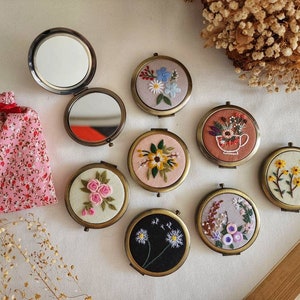 Floral Embroidered Compact Mirror, Vintage Makeup Mirror, Gift For Her, Aesthetic Bridesmaid Gift, Bridesmaid Compact Mirror, Collection 1