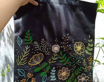 Wild Flower Embroidered Linen Bag, Hand Embroidered Bag Cute Market Bag, Eco Friendly Grocery Bag, Aesthetic Bag, Gift For Her