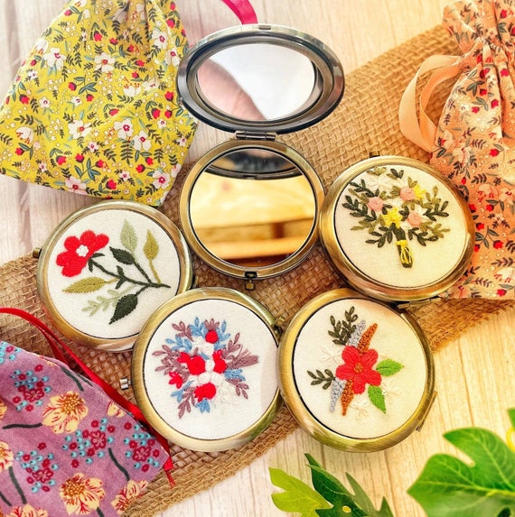 Floral Embroidered Compact Mirror, Vintage Makeup Mirror  display picture 3