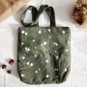 Hand Embroidered Daisy Linen Bag, Cute Small Daisies Embroidery Market Bag, Eco Friendly Grocery Bag, Aesthetic Bag, Handmade Tote Bag image 1