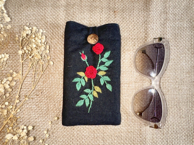 Flower Embroidered Glasses Case, Soft Linen Padded Eyeglasses Sleeve, Cute Floral Sunglasses Pouch 6.Black-Roses