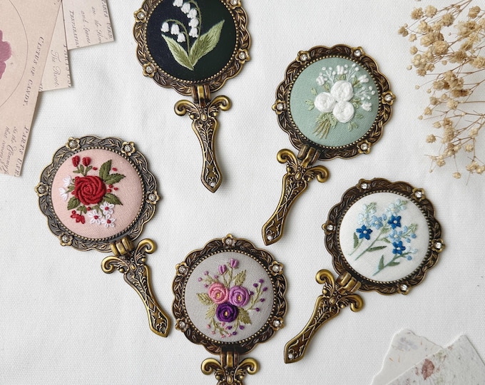 Floral Embroidered Round Folding Mirror, Vintage Makeup Foldable Mirror, Gift For Her, Aesthetic Bridesmaid Gift, Bridesmaid Mirror