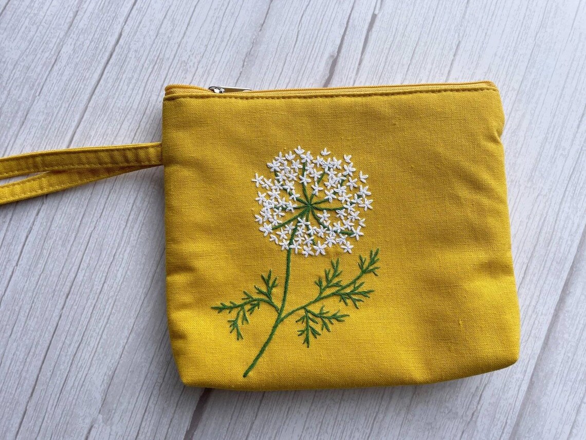 Assorted Makeup Brushes in Pouch - Flower