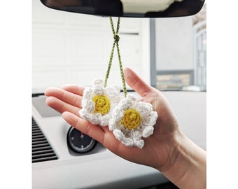 Crochet Daisy, Voiture suspendue de miroir de voiture faite à la main, Fleurs de plantes de décoration de voiture, Accessoires de voiture pour les femmes, Cadeau pour les conducteurs, Cadeau de la fête des Mères