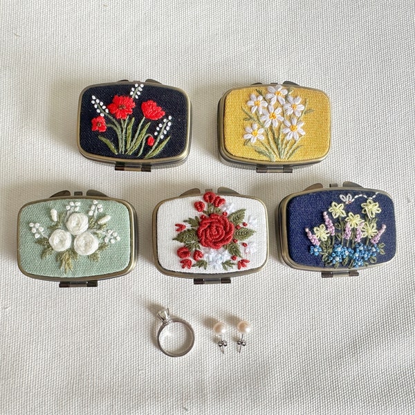 Floral Embroidered Rectangle Mini Jewelry Box, Cute Compact Mirror, Aesthetic Bridesmaid Gift, Mini Vanity Box, Valentine's Gift