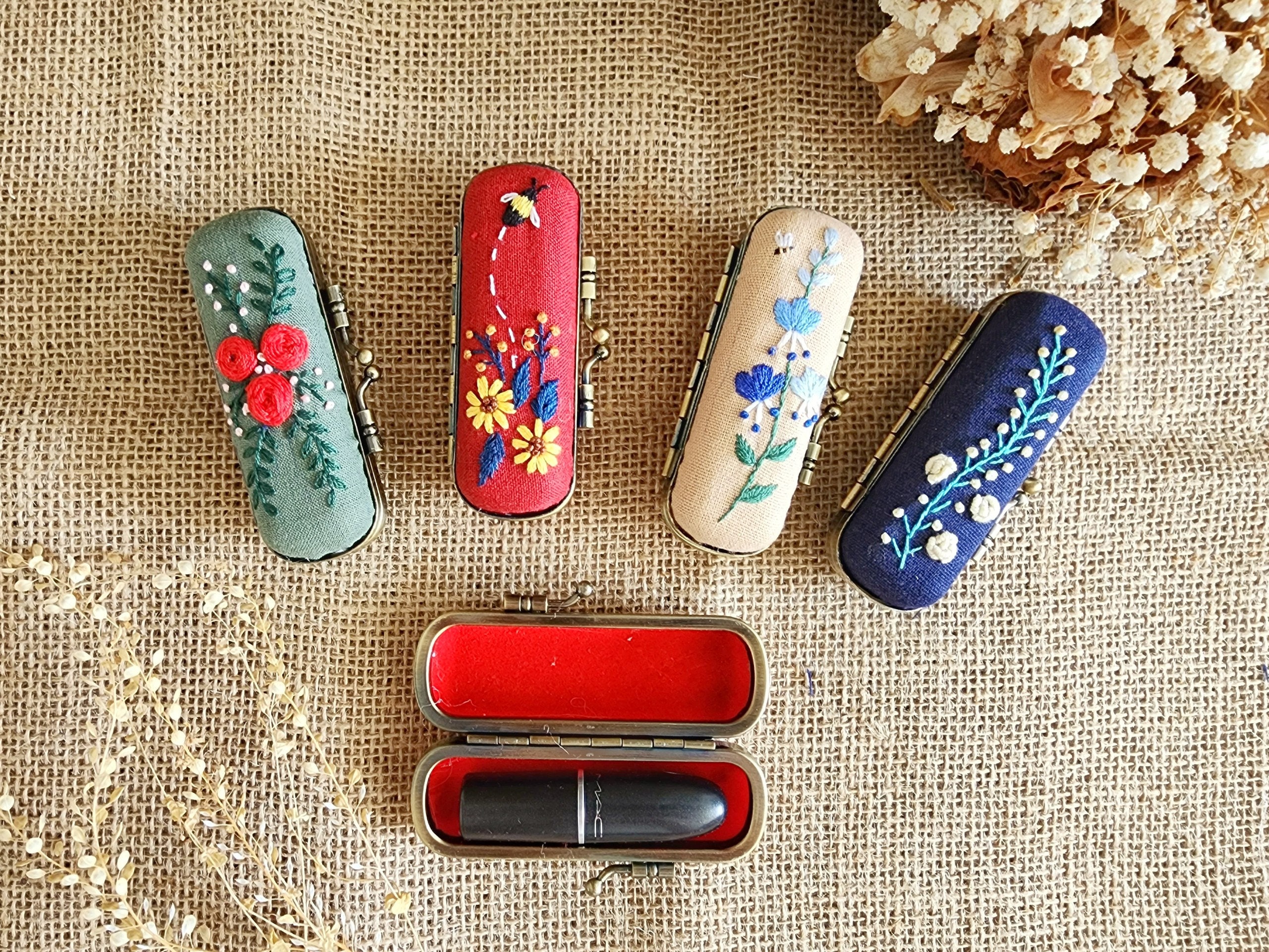 花柄刺繍のリップスティックケース、ハンドメイドのリップスティック