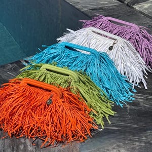Raffia kuvertväska med fransar, bohemisk halmväska med topphandtag, handvävd sommarväska