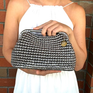 Handgemachte Metallic Crochet Clutch: Vegan Leder Abendtasche