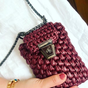 Sac à main en crochet pour téléphone portable en cuir végétalien | Petit sac à main de mariage bordeaux | Cadeau fait main