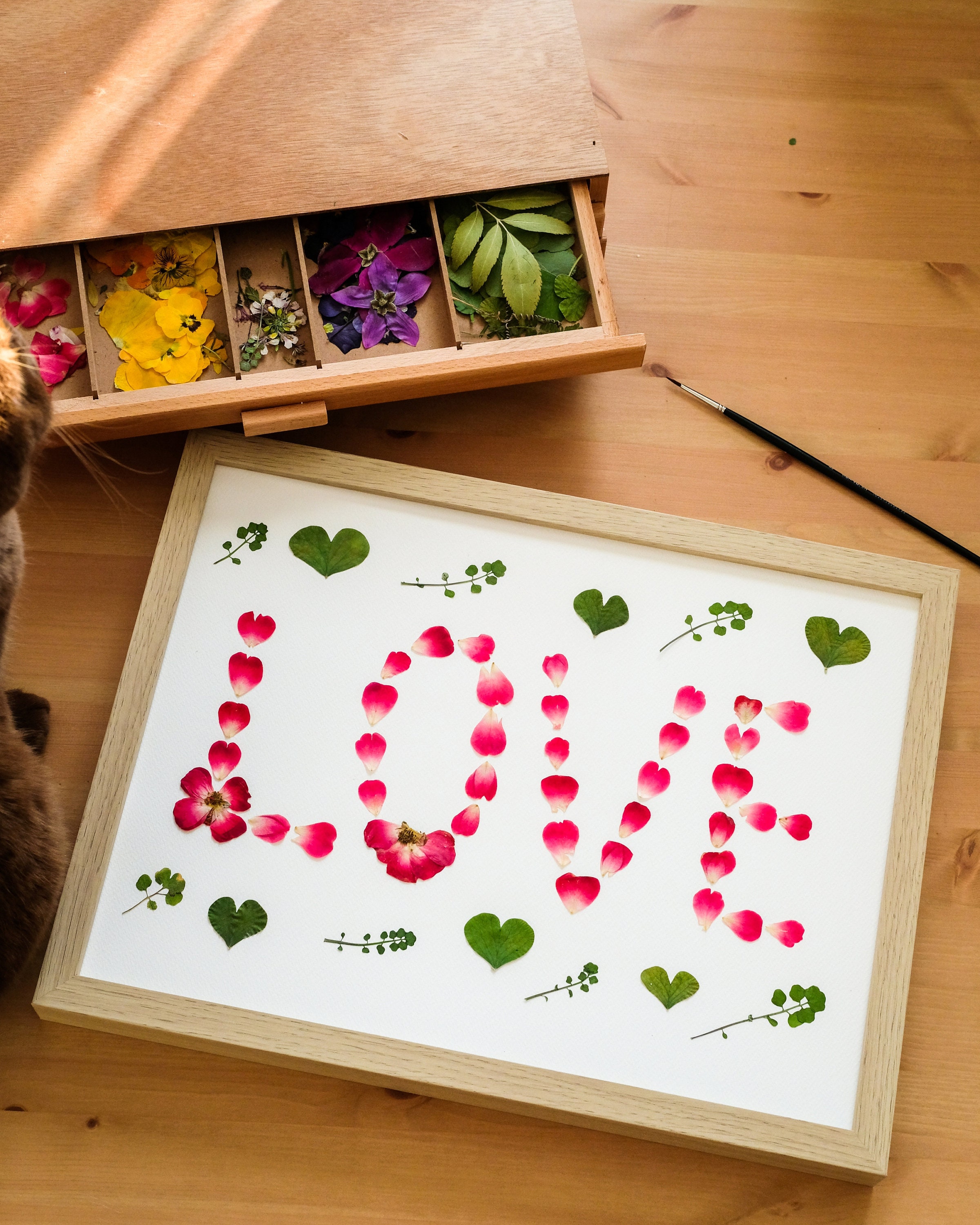 Cadeau Saint-Valentin Amour/Calligraphie Pétales de Rose Décor Fleurs Mur Cadre Pressées 30x40 cm Ch