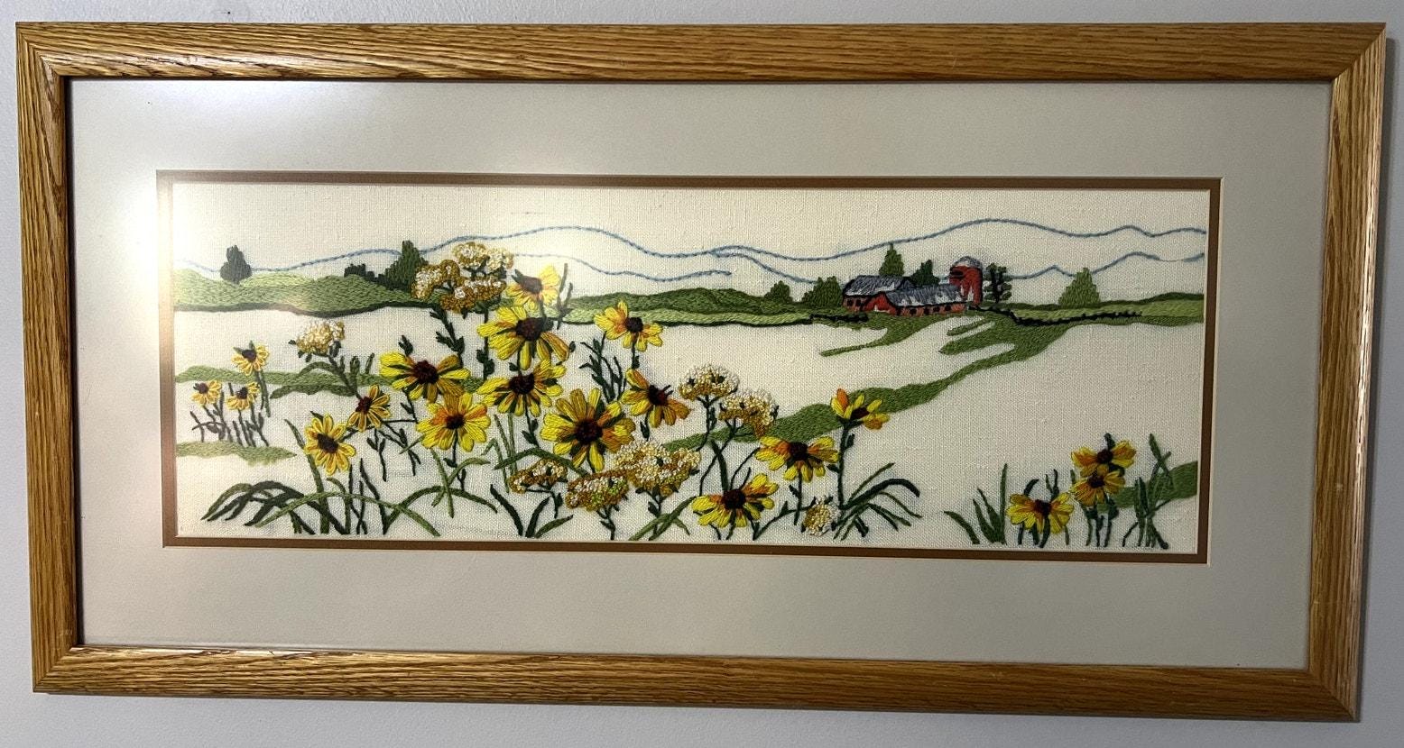 Tableau Ancien Encadré Brodé Au Point De Crewel Français - Dimensions 26 X 22,5 Cm - Occasion