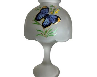 ¡Lámpara de hadas artesanal de Westmoreland con forma de mariposa de cristal esmerilado, una pieza rara que BRILLA!