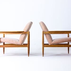 Set of two Danish lounge chairs in pink fabric, 1960s