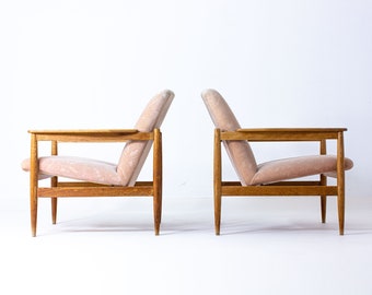 Set of two Danish lounge chairs in pink fabric, 1960s