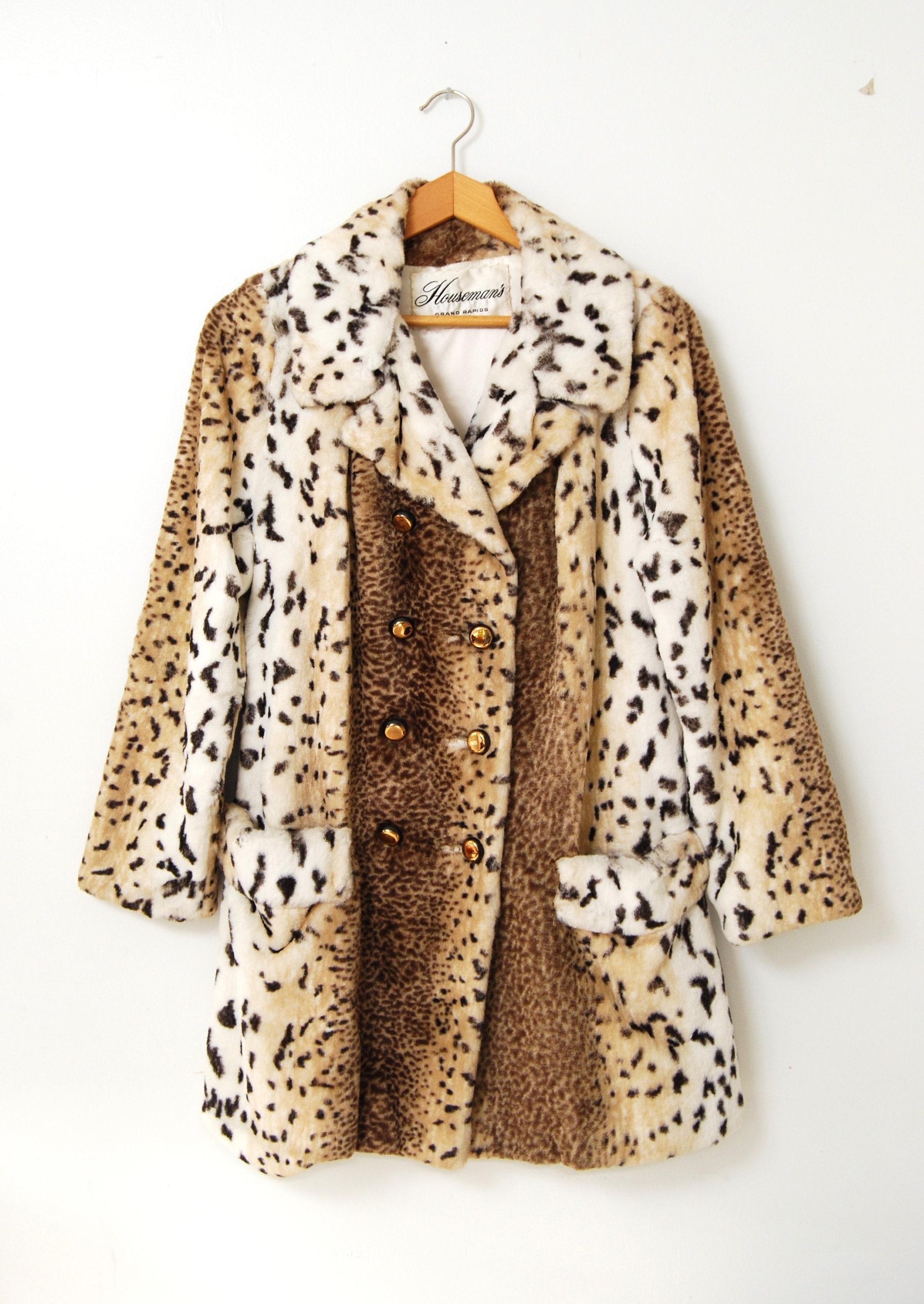 LOFT Wool Blend Gray Leopard Print Heavy Coat. Great condition. Two pockets. Off LOFT Wool Blend Gray Leopard Print Heavy Coat. Great condition. Two pockets. Off