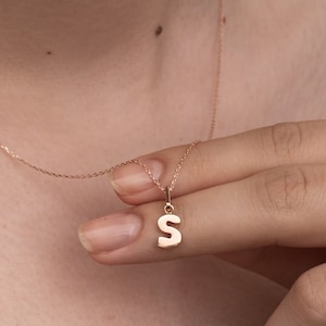 Colgante de urna de cremación personalizado con inicial minúscula en oro macizo de 14 K/18 K para cenizas: conserve su recuerdo con verdadera elegancia