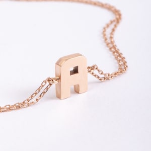 Pulsera de urna con iniciales de oro real de 14 quilates y 18 quilates, pulsera de urna de cremación con letras mayúsculas, pulsera de urna con letras de recuerdo para cenizas humanas o de mascotas