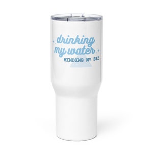 Travel mug with a handle