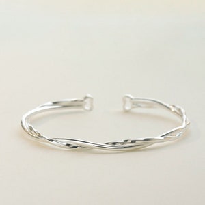 925 sterling silver twisted fine heart bracelet bangle for womens - adjustable with a gift bag | Personalisation
