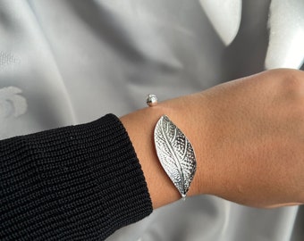 Brazalete de pulsera de hoja de plumas de plata de ley 925 - ajustable con una bolsa de regalo / joyería de mujer personalizada