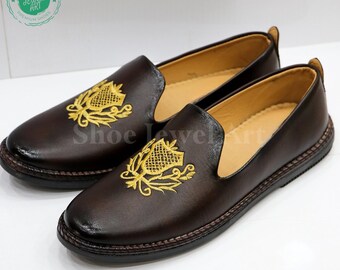 Handmade Embroidered Leather Mojari Shoes: Ethnic Loafers