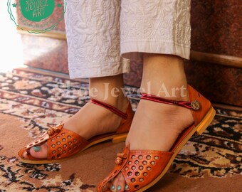 Handmade Leather Spartan Sandals: Adjustable Buckle, Classic Brown