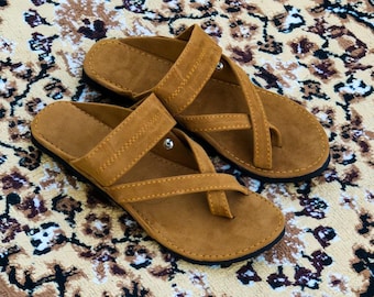 Gekruiste sandalen voor heren, bruine sandalen, comfortabele pantoffels, etnische stringslippers, handgemaakte sandalen, traditionele sandalen, Kolapuri-sandalen