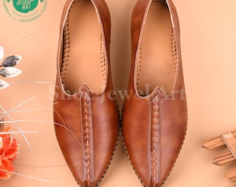 Handgefertigte Punjabi Mojari Schuhe: Herren Tan Leder Jutti Loafers