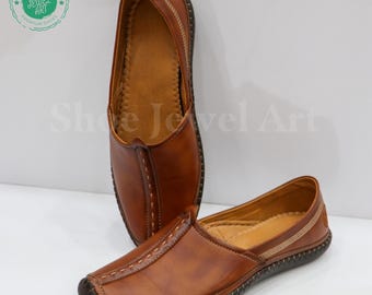 Mocassins à enfiler en cuir marron : chaussures de style indien ethnique pour hommes