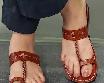Sandali Kolhapuri in pelle marrone chiaro fatti a mano: ballerine estive in stile boho per spose.
