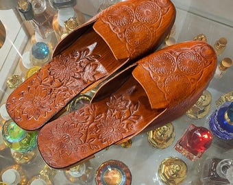 Handgefertigte Leder Pantoffeln: Traditionelle rückenfreie Wohnungen