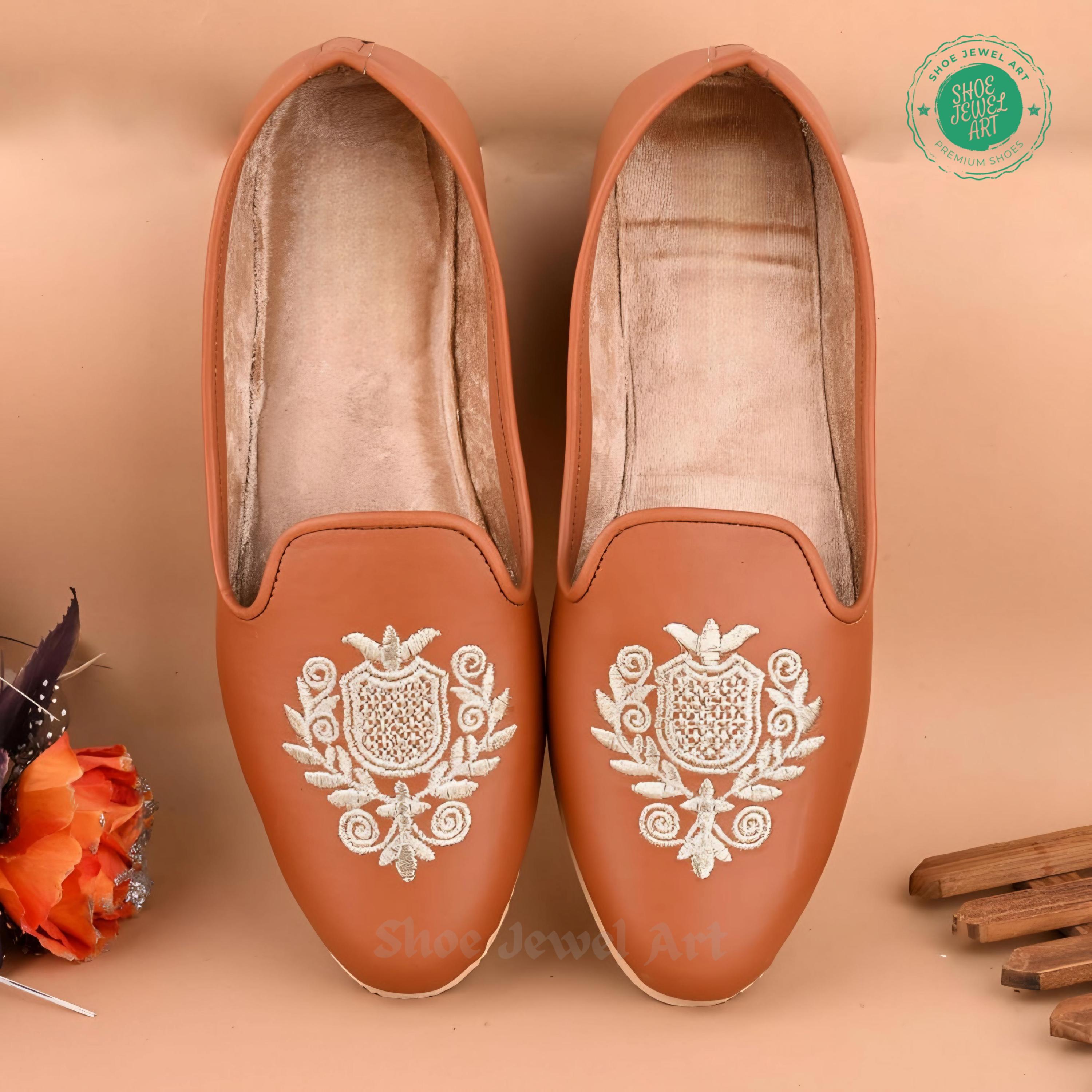 Tan Ethnic Wedding Shoes for men, Traditional Mojaris slip on, embroidered men's juttis, mens Dress Shoes, Men Premium Groom Slip on Loafers