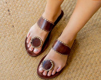 Handmade Leather Kolhapuri Sandals: Golden Thread, Braided Toe Ring