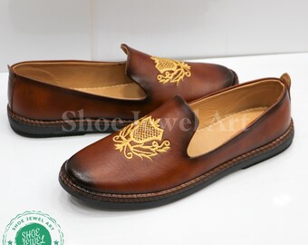 Handmade Leather Mojari Shoes: Tan Ethnic Embroidered Loafers