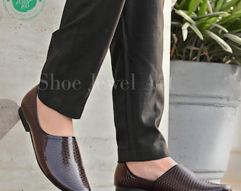 Zapatos Mojari de charol marrón hechos a mano: Mocasines para bodas indias