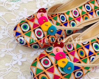 Handmade Floral Embroidered Juttis: Colorful Wedding Shoes