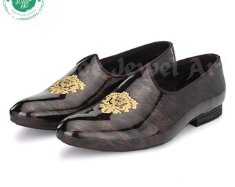 Handgemachte braune Vegan Leder Mojari Schuhe: Bestickte indische Hochzeits-Loafer