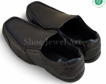 Mocassins artesanais em couro de ovelha: modelos ortopédicos pretos, sem fecho, com tratamento medicamentoso.