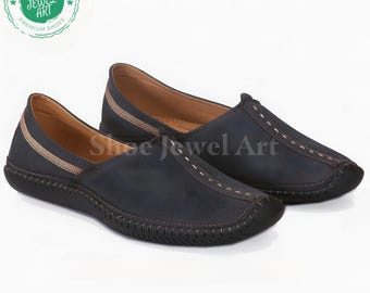 Handgemaakte zwarte leren loafers: etnische Indiase herenschoenen