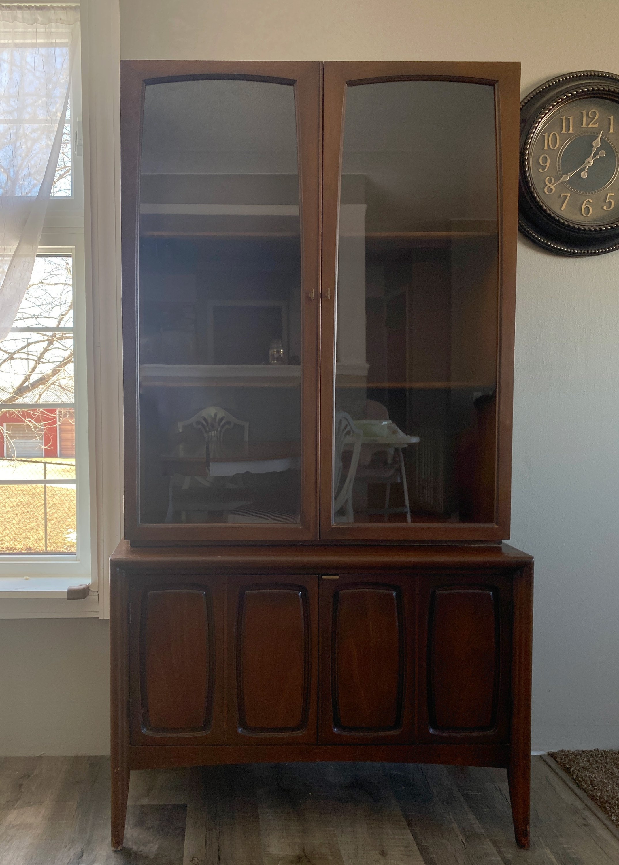 Broyhill emphasis china cabinet Clearance