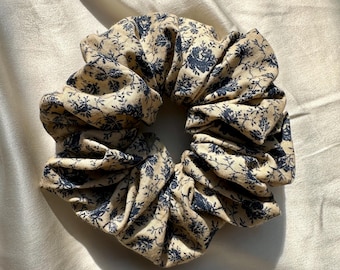 Large Scrunchie / Vintage Flower Pattern Scrunchie / Cotton Fabric Handmade Hair Accessories / Hair Tie