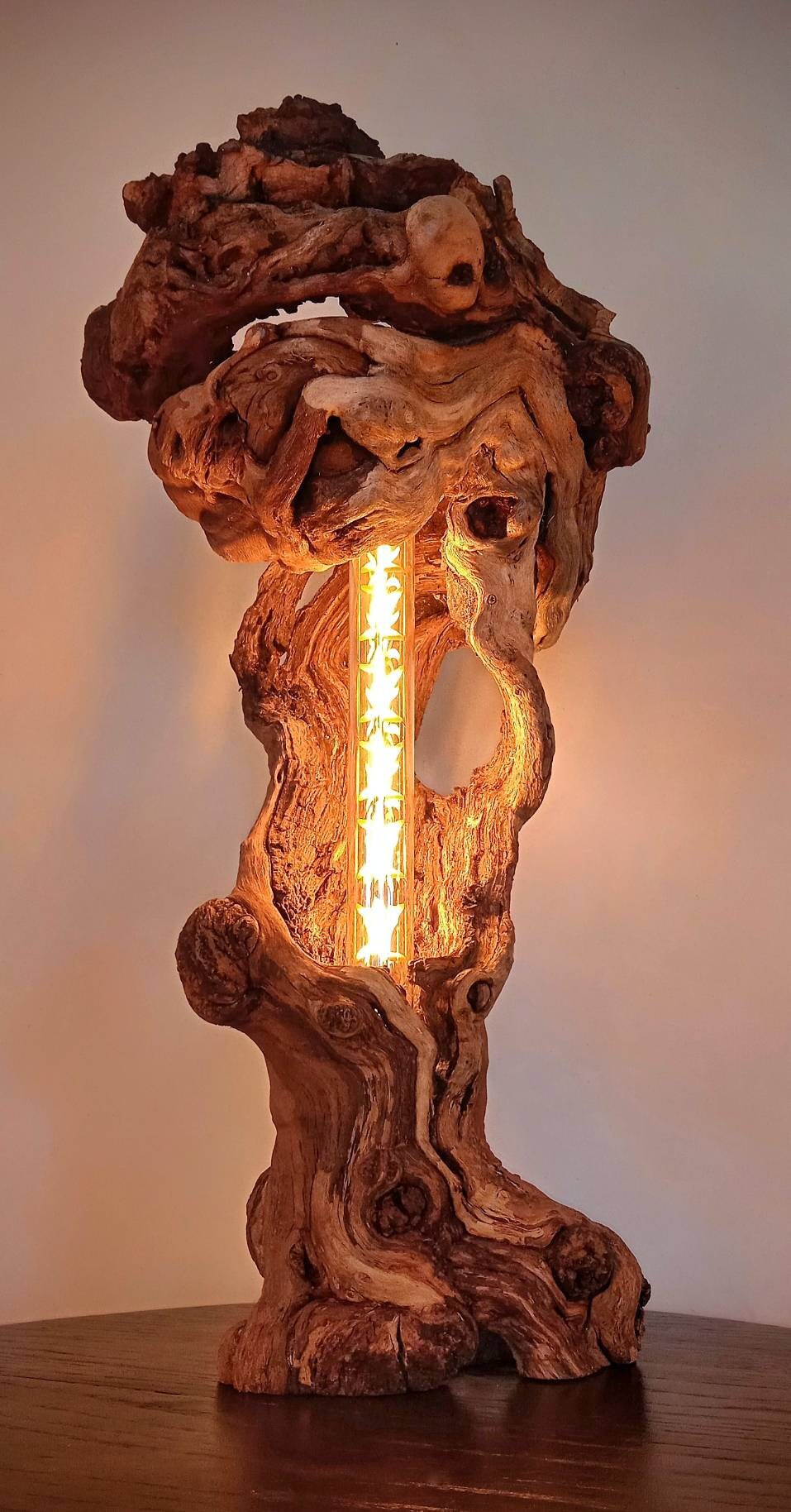 Lampe en Bois Fabriquée à La Main Partir de Vigne Français