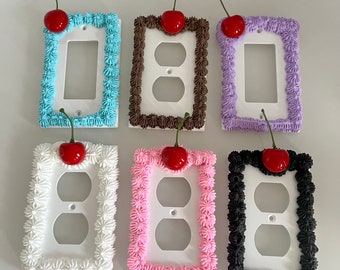 Tapa de la placa de salida con forma de pastel de cereza