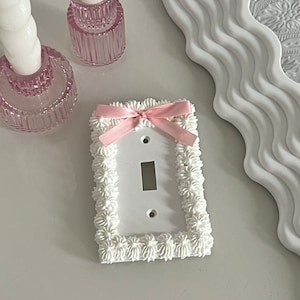 Coquette Bow Cake Väggplatta Skydd Enkel Ljusströmbrytare