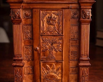 Angolo lettura ispirato a Narnia – Scena magica con armadio illuminato a LED