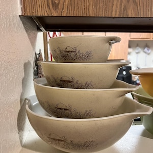 8.5&quot; PYREX cinderella & mixing bowl stands
