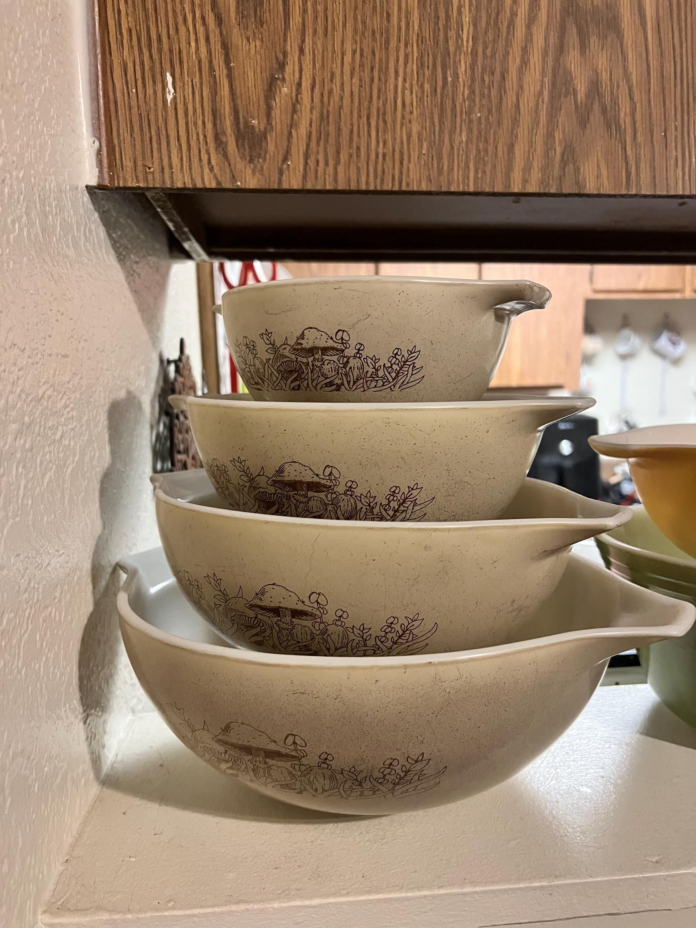 8.5" PYREX cinderella & mixing bowl stands
